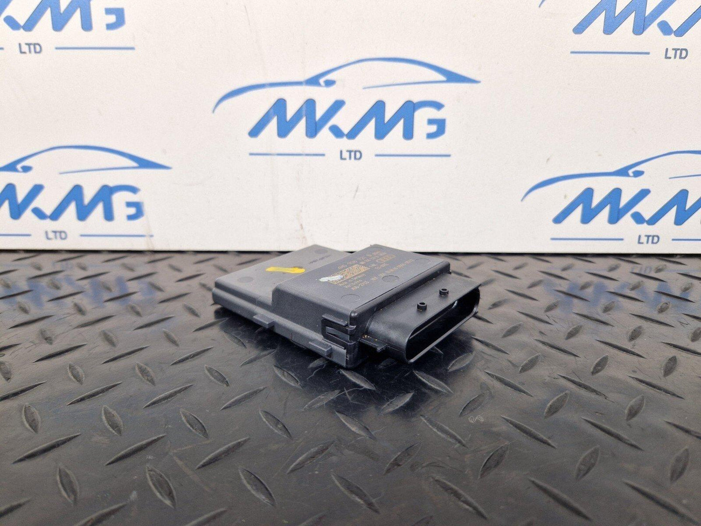 16-19 AUDI A4 AVANT B9 S-LINE GENUINE FUEL PUMP CONTROL MODULE 4M0906121B