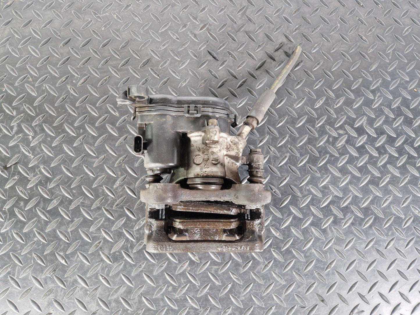14-20 MERCEDES BENZ GLA X156 GENUINE REAR RIGHT O/S BRAKE CALIPER A2464232498