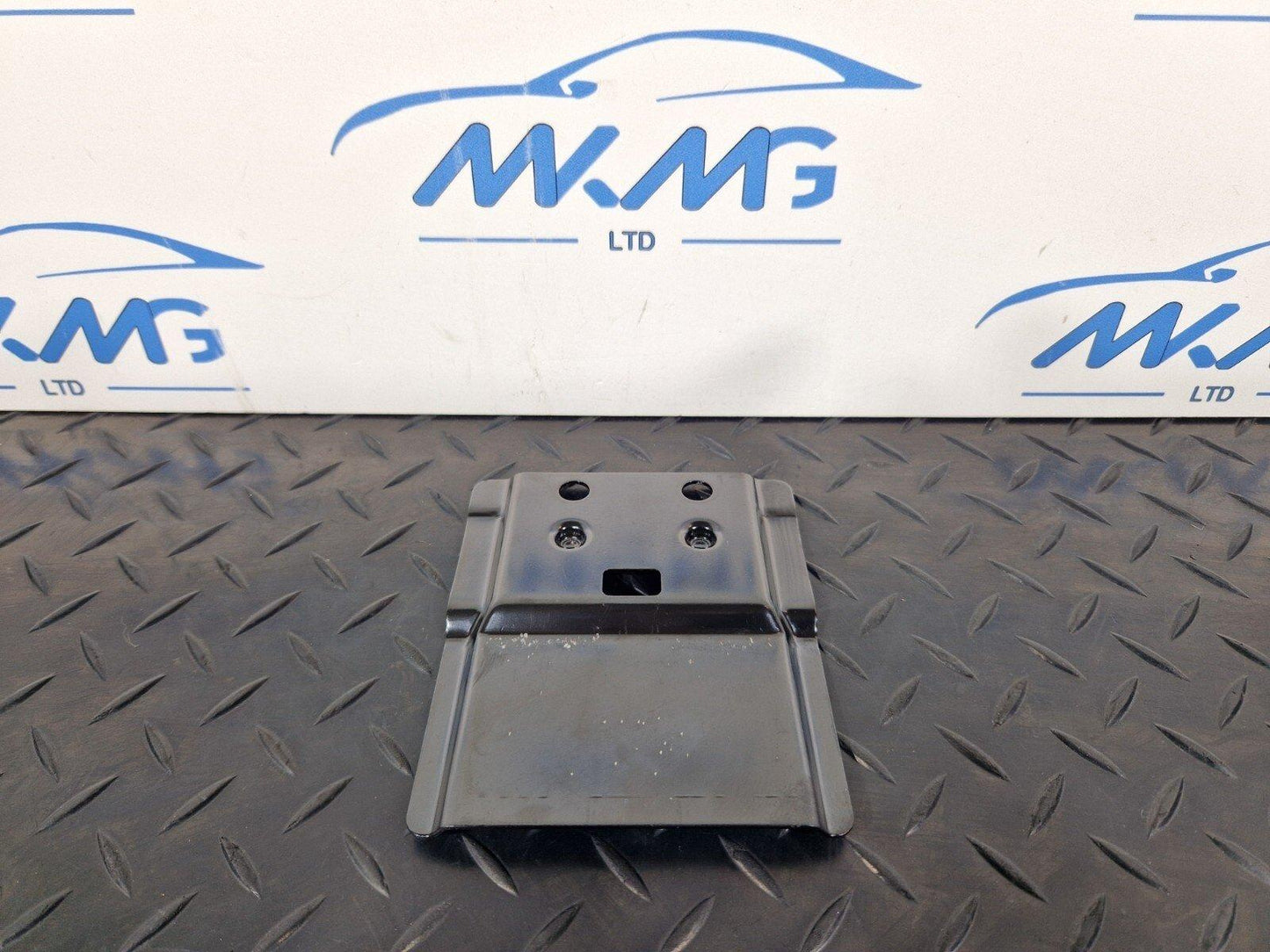 16-19 AUDI A4 B9 GENUINE REAR BOOT PANEL BRACKET HOLDER 8W0863253