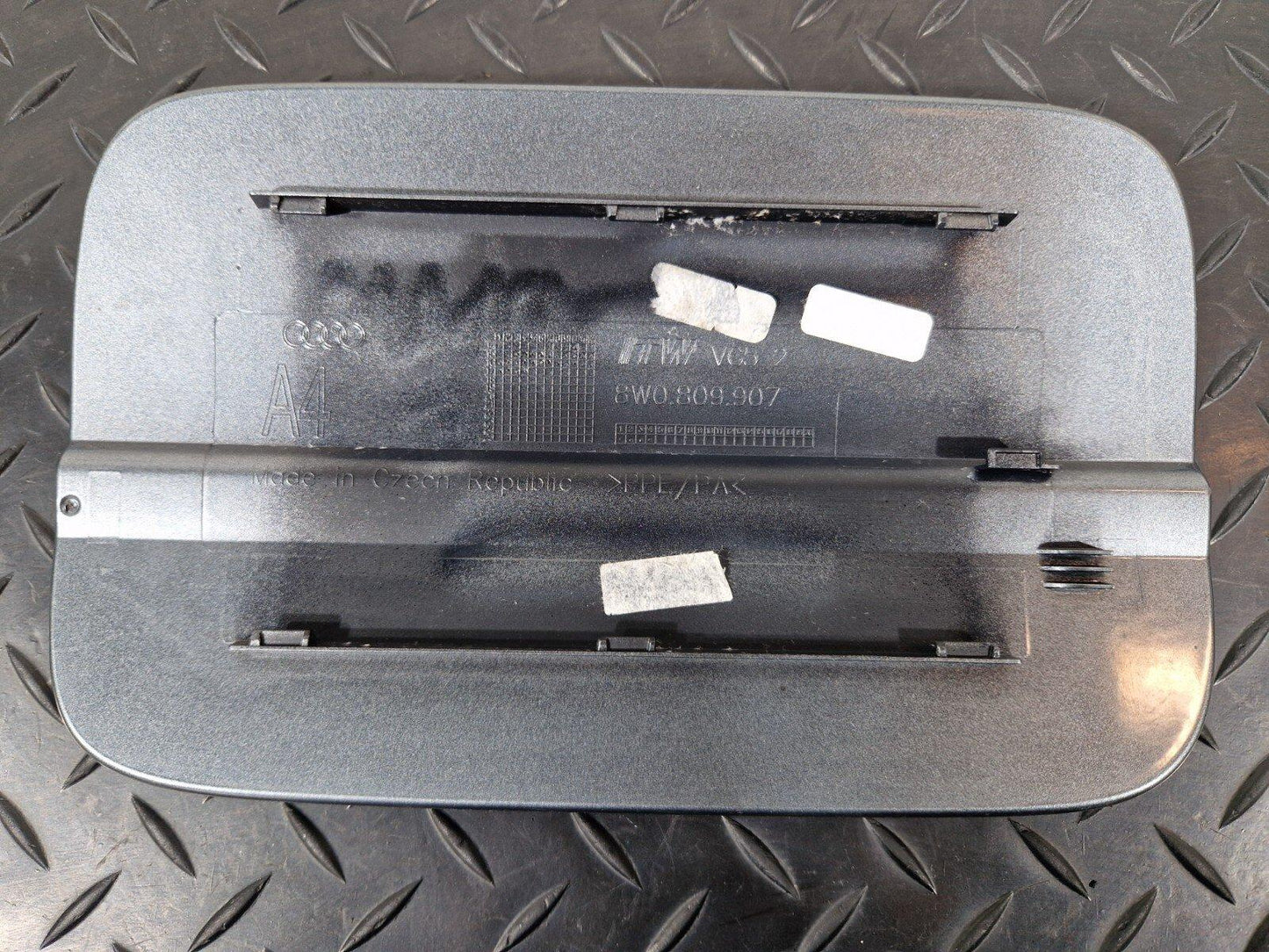 16-19 AUDI A4 B9 GENUINE FUEL DOOR FLAP IN GREY X7R 8W0809907