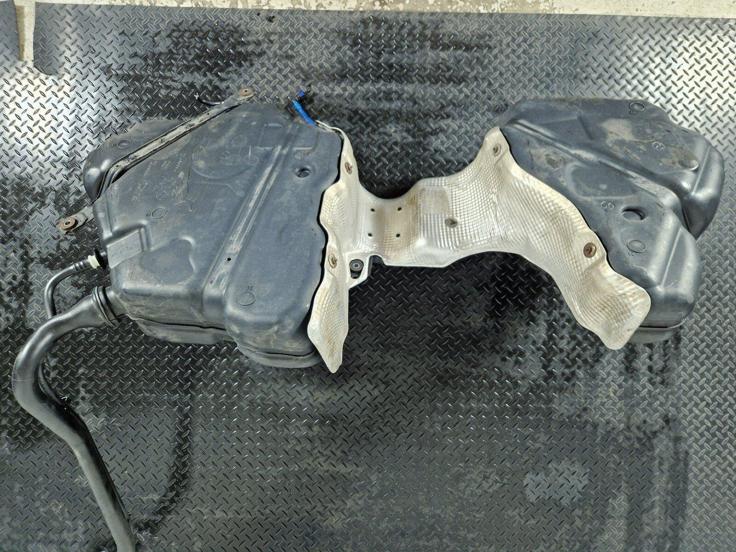 12-18 AUDI A6 C7 OEM ENGINE FUEL TANK & PUMP 8W0201021CL