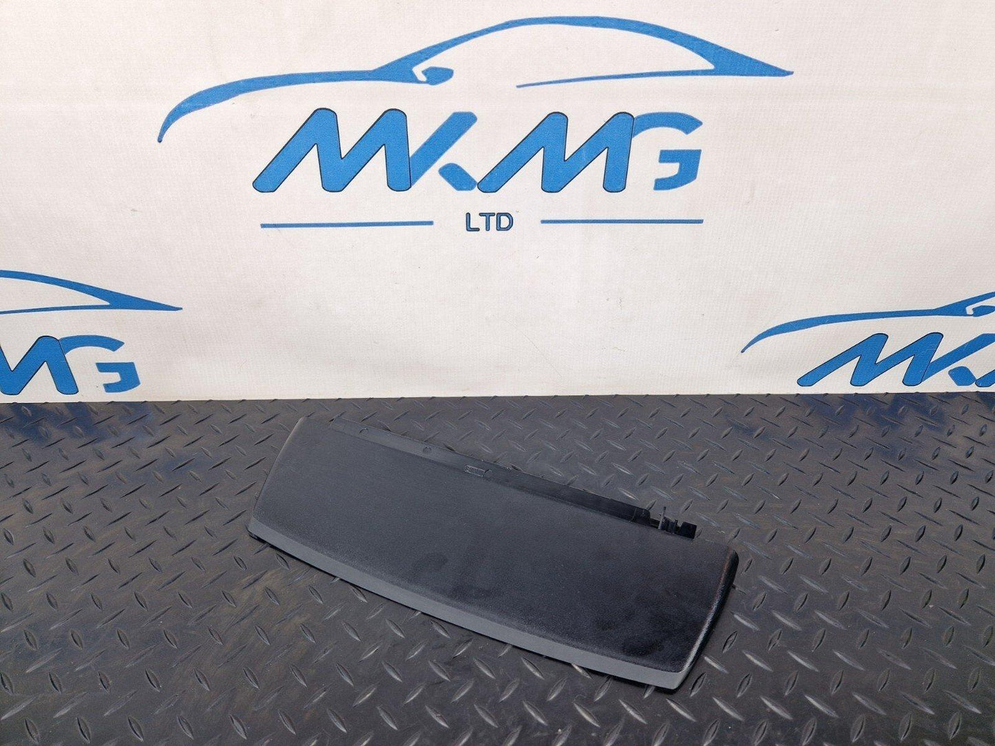 16-19 AUDI A4 B9 GENUINE OEM THIRD 3RD BRAKE LIGHT MIDDLE CENTRE TOP 8W5945097
