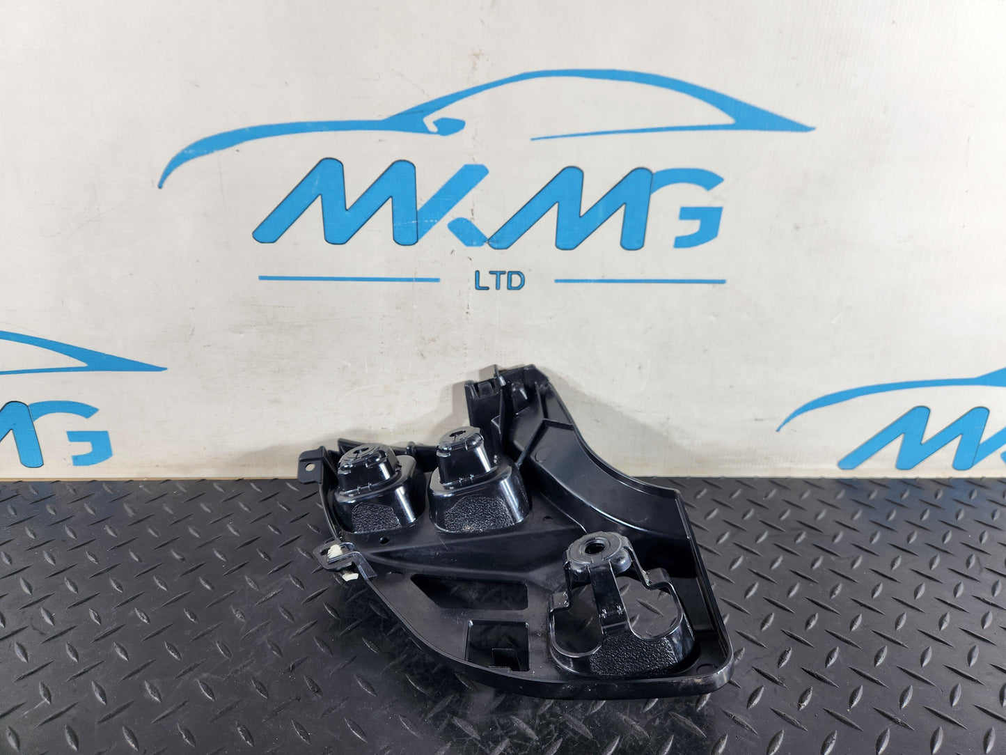 BMW 118i F40 Hatchback Right Side Rear Bumper Mount Support Bracket 7461398