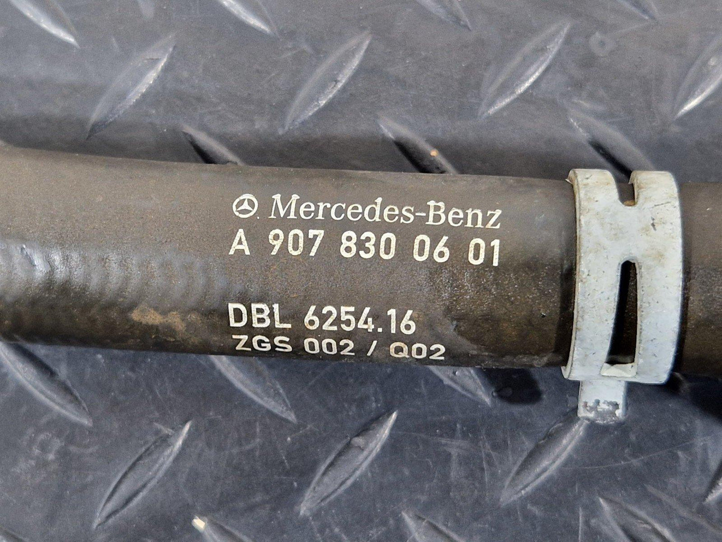 18-ON MERCEDES BENZ SPRINTER  W907 2.2CDI COOLANT HOSE PIPE A9078300601