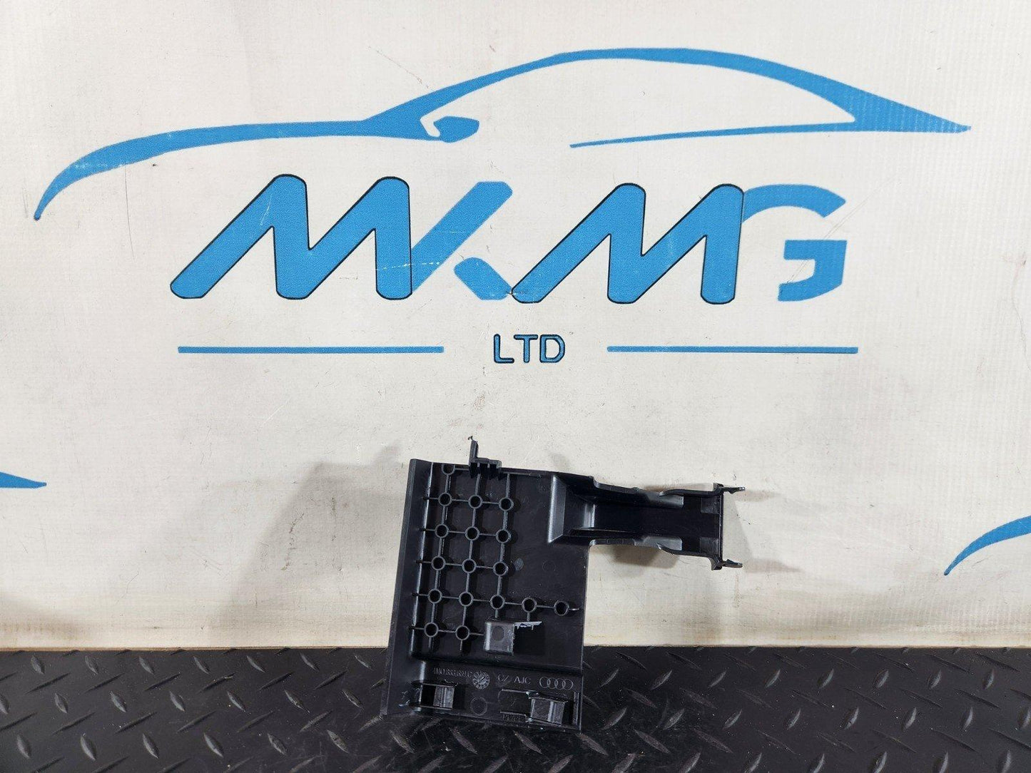 16-20 AUDI Q7 4M GENUINE REAR LEFT N/S/R 2ND ROW SEAT RAIL TRIM COVER 4M0883689C