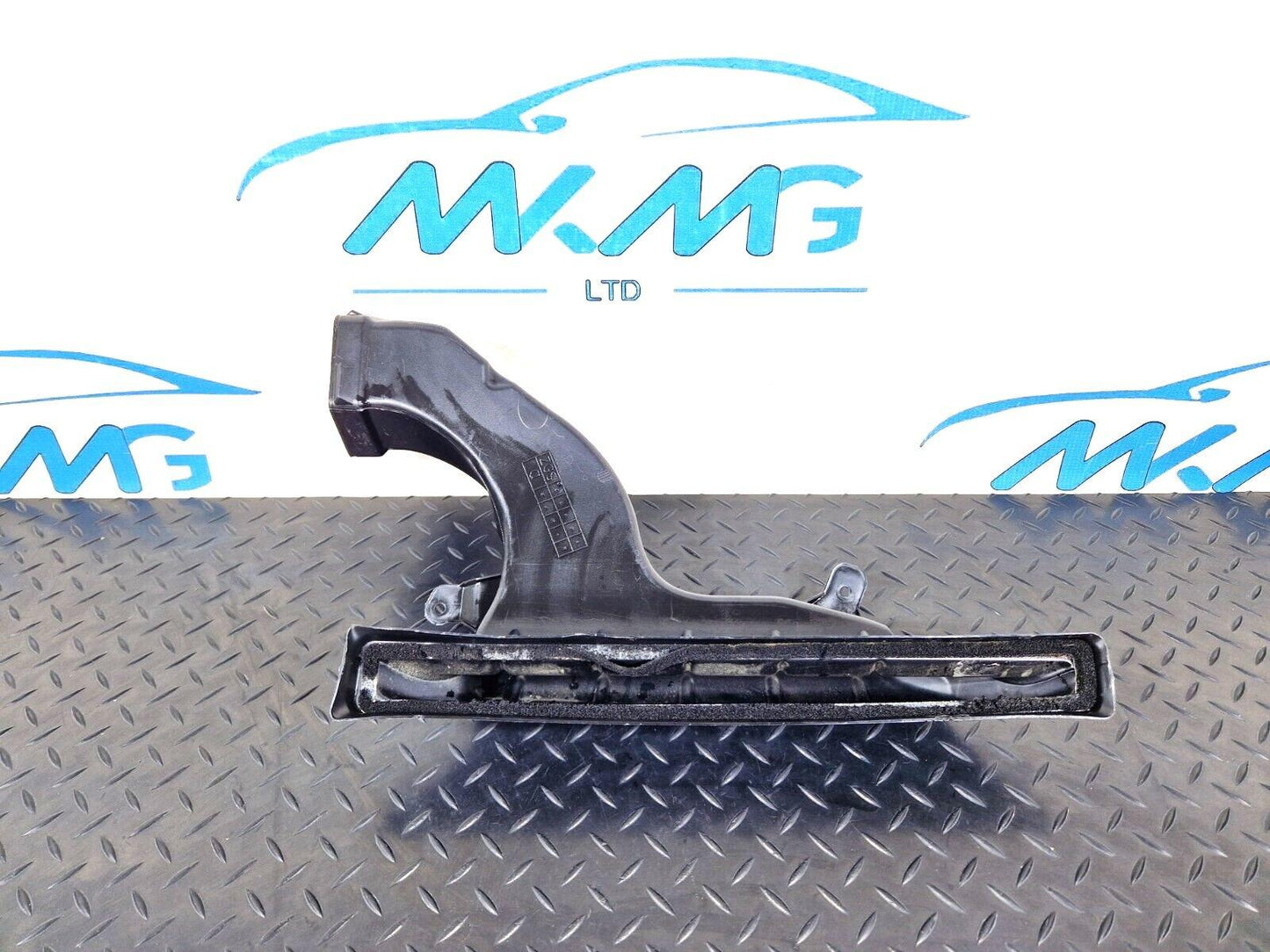 18-ON MERCEDES BENZ SPRINTER  W907 DASHBOARD AIR DUCT A9078304701
