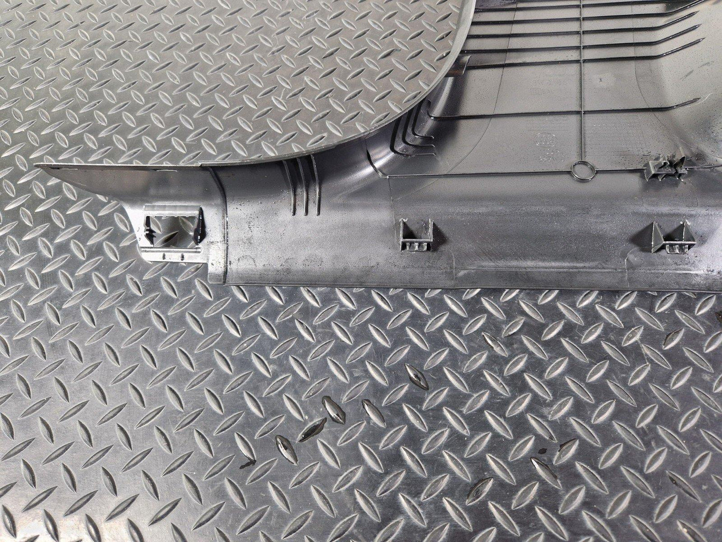 16-19 AUDI A4 B9 GENUINE N/S LEFT LOWER B PILLAR TRIM BLACK 8W0867239A