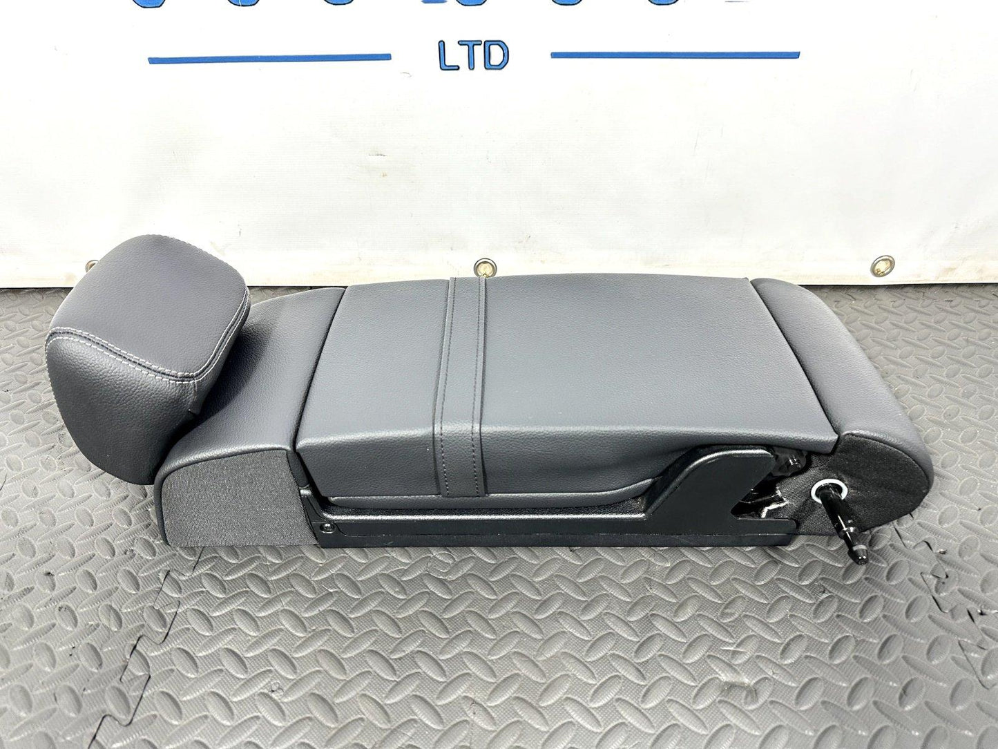 14-21 MERCEDES BENZ C300 W205 REAR SEAT ARMREST CUP HOLDER BLACK LEATHER