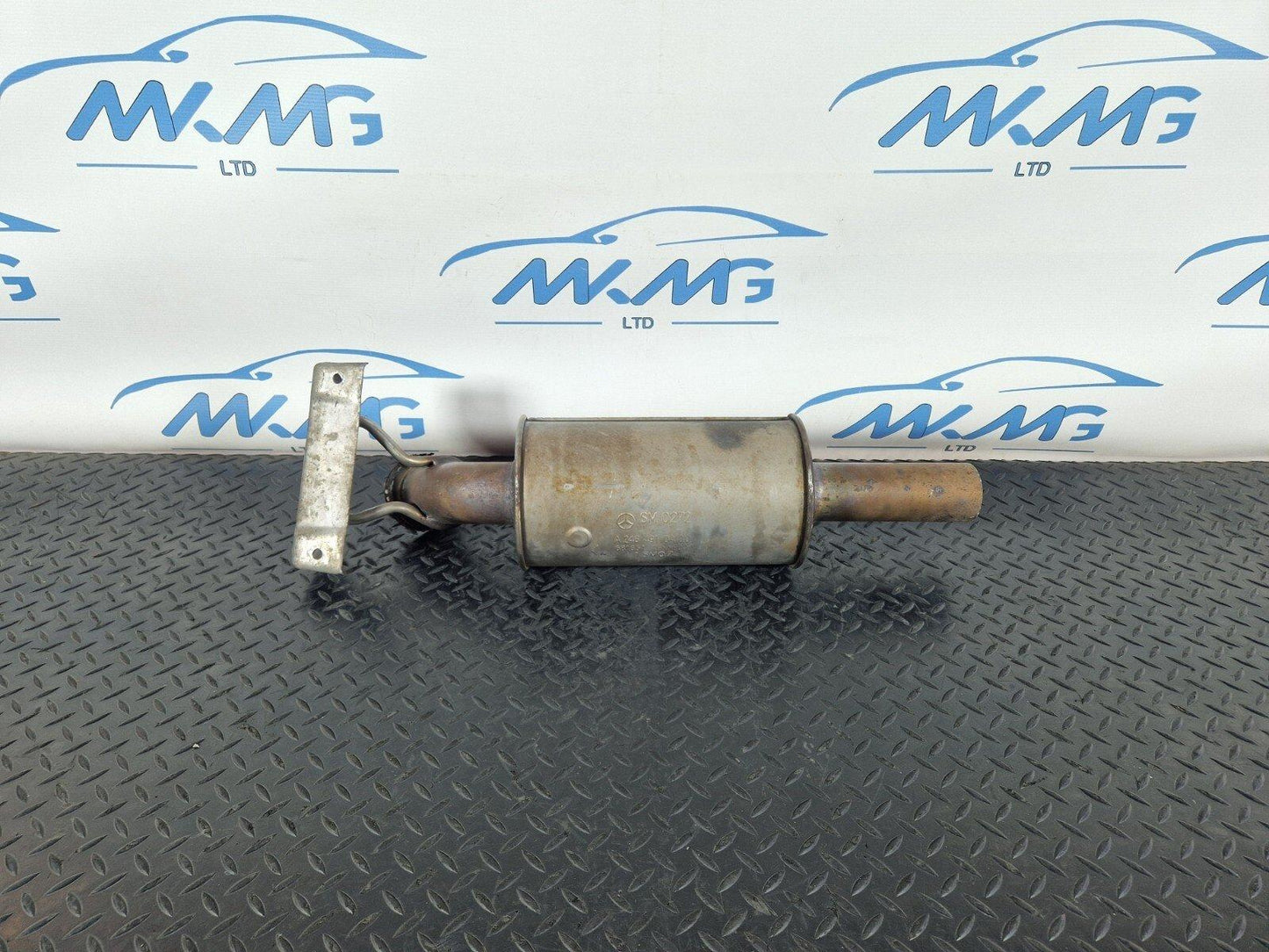 13-19 MERCEDES BENZ CLA C117  GENUINE EXHAUST CENTER SECTION A2464910400