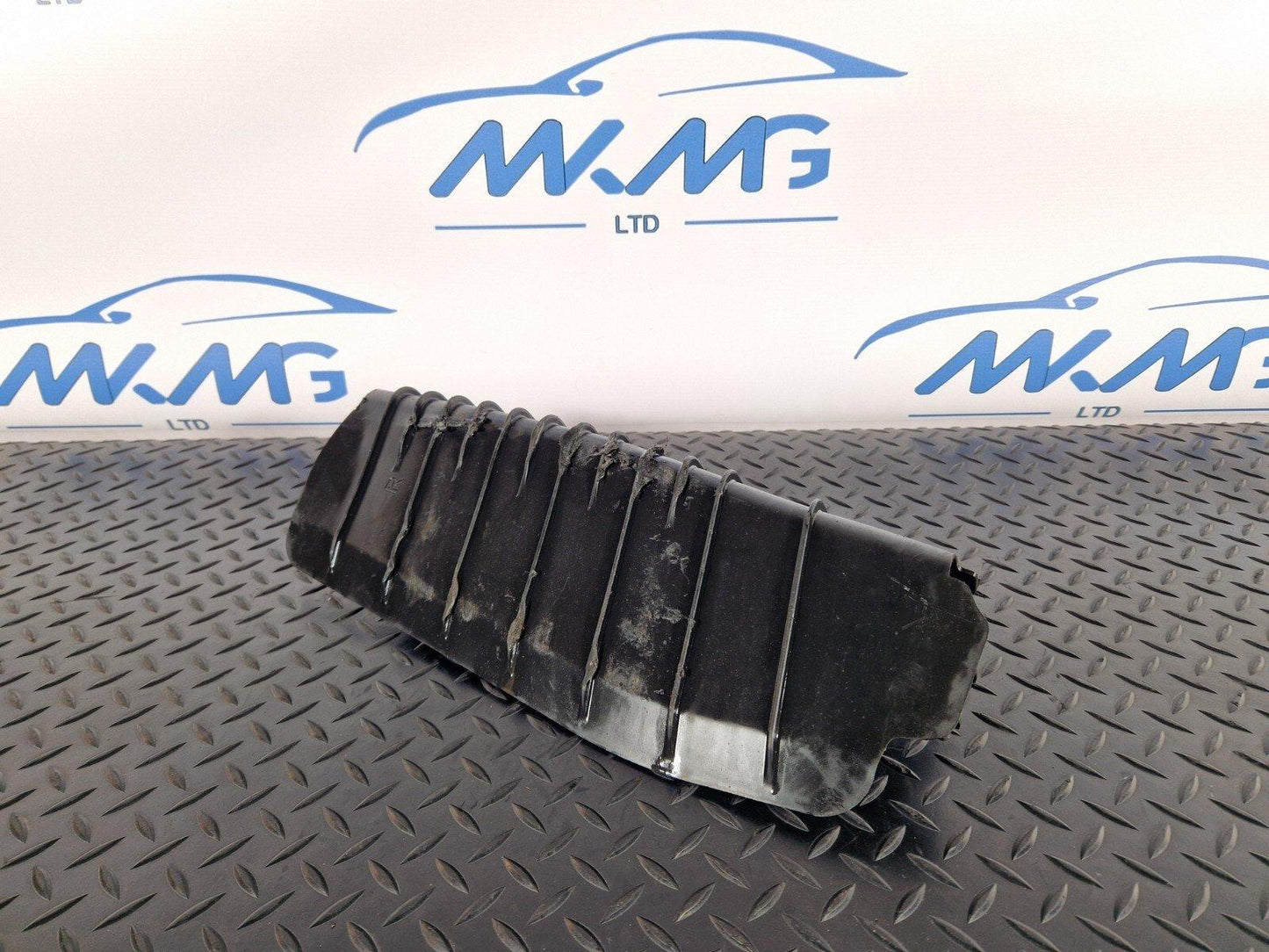 16-23 AUDI A5 F5 SPORTBACK S-LINE REAR RIGHT CONTROL ARM COVER 8W0505416E