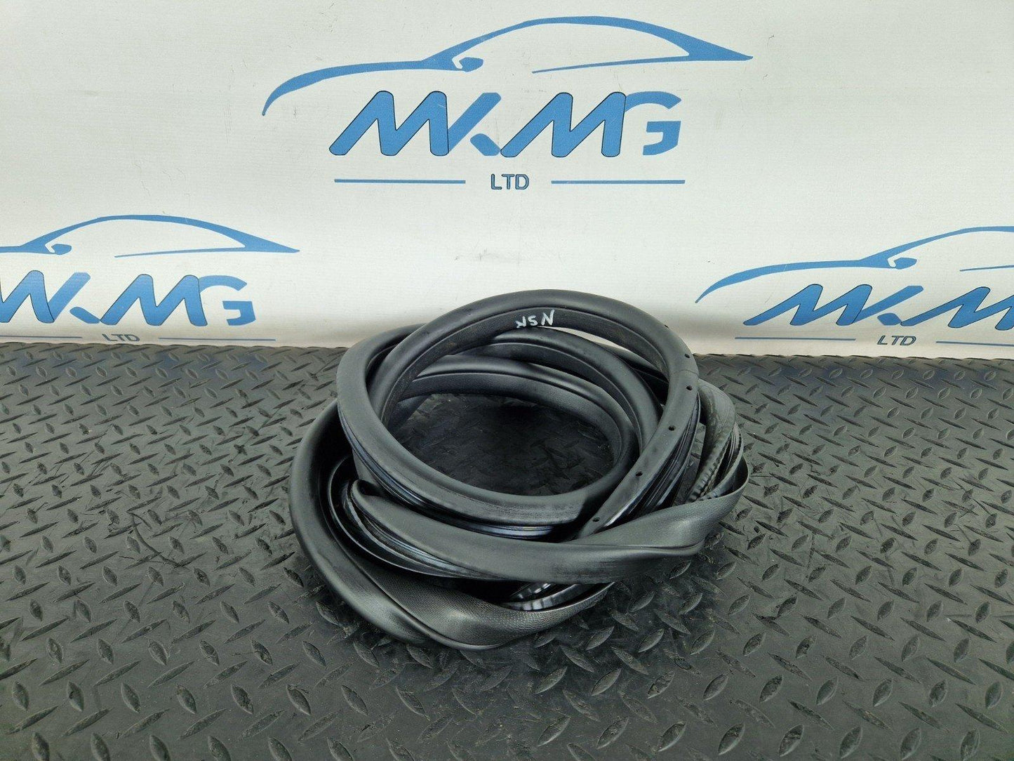 12-18 MERCEDES BENZ B-CLASS W246 GENUINE REAR LEFT DOOR SEAL A2466920176