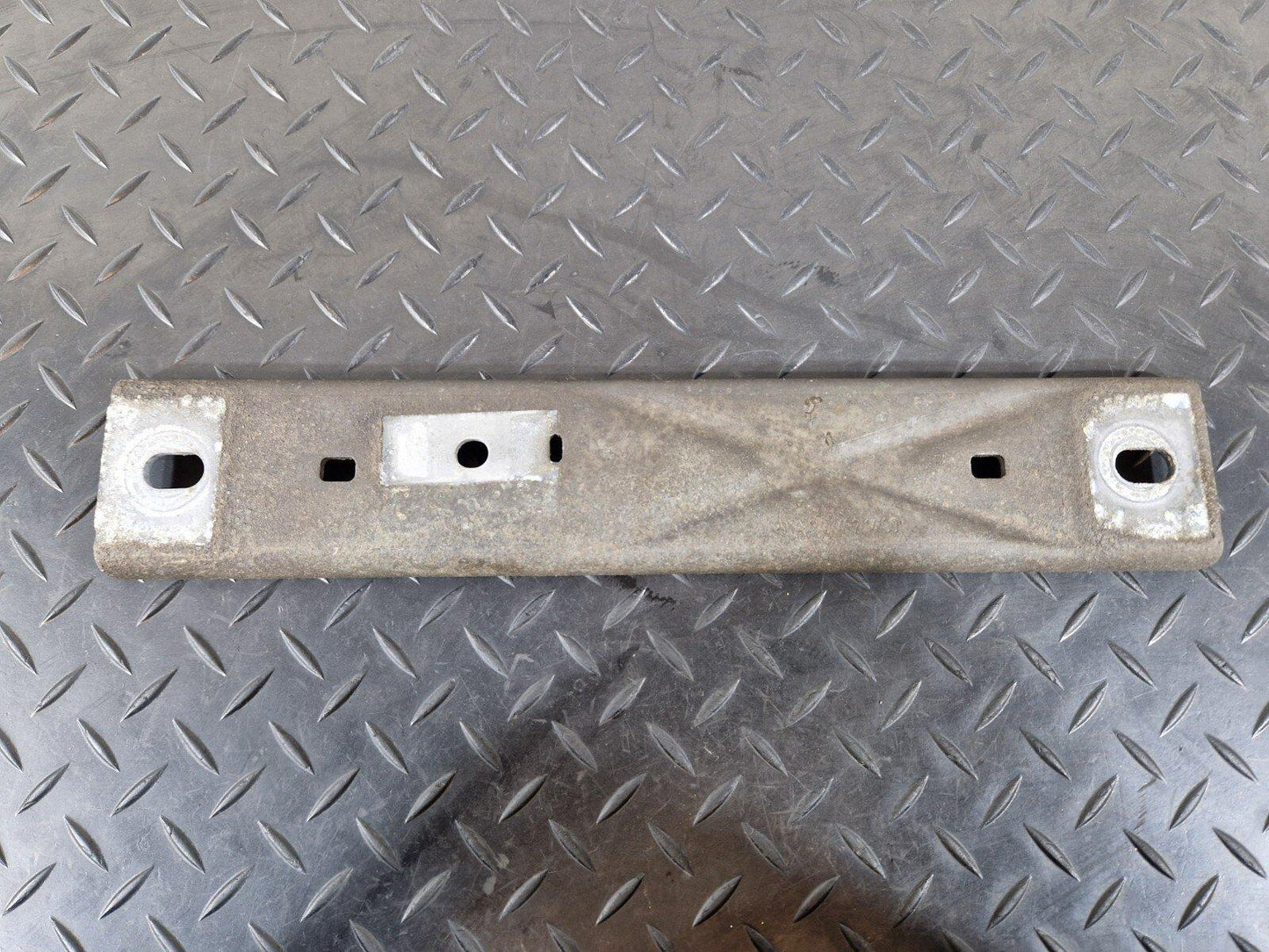 18-ON MERCEDES BENZ A CLASS W177 GENUINE EXHAUST HOLDER BRACKET A2474921400