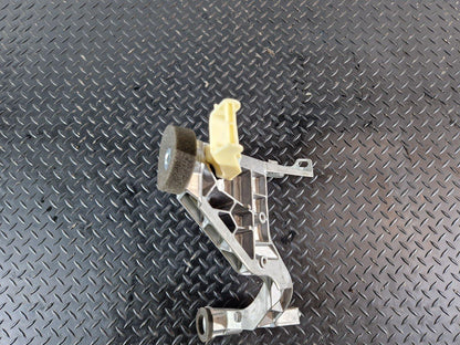 11-18 BMW 6 SERIES F13 STEERING RACK MOUNT BRACKET HOLDER 6140829