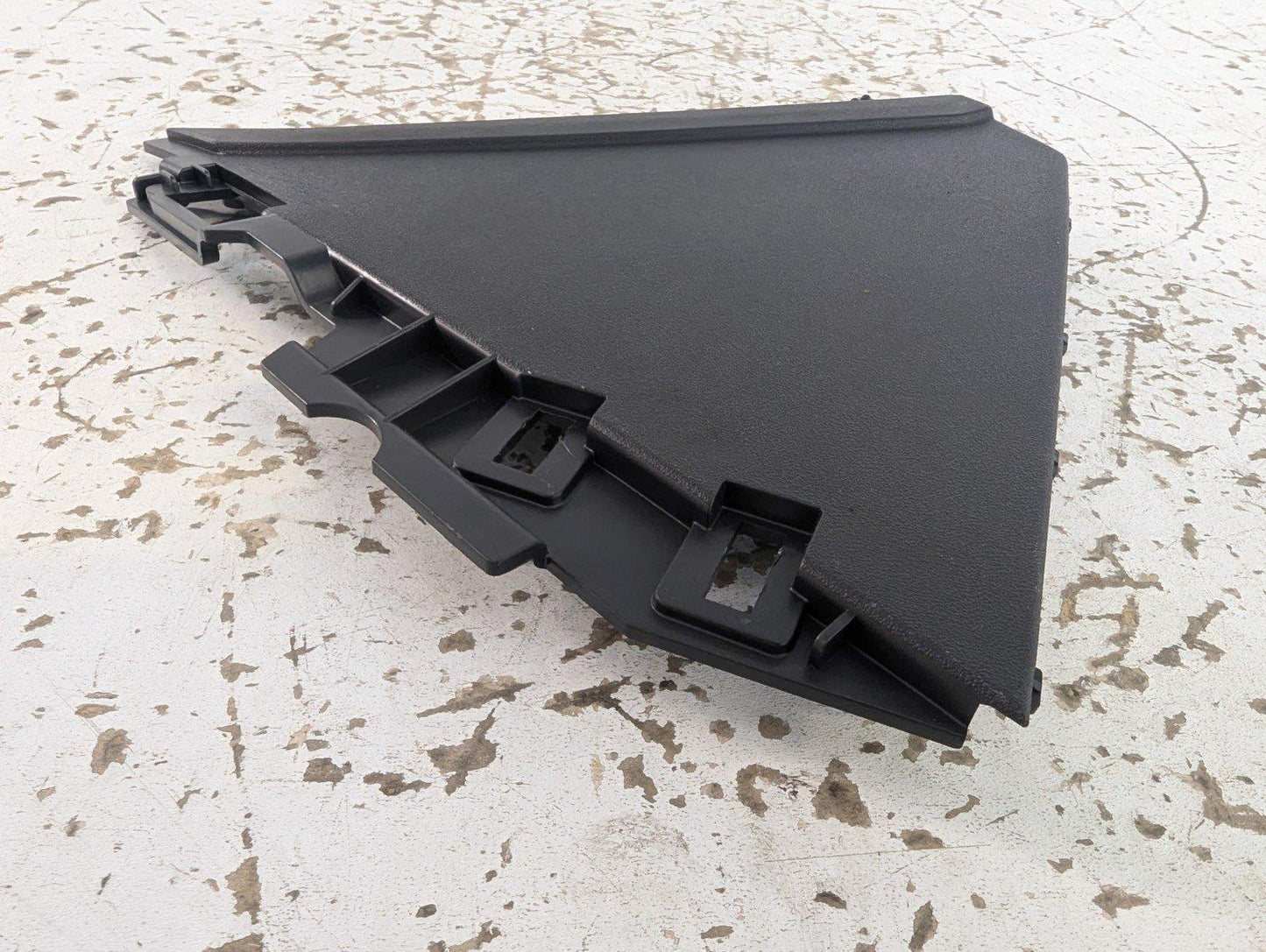 17-ON LAND ROVER DISCOVERY UNDER DASH CENTER EXTENSION LEFT TRIM HY323962CPIA01