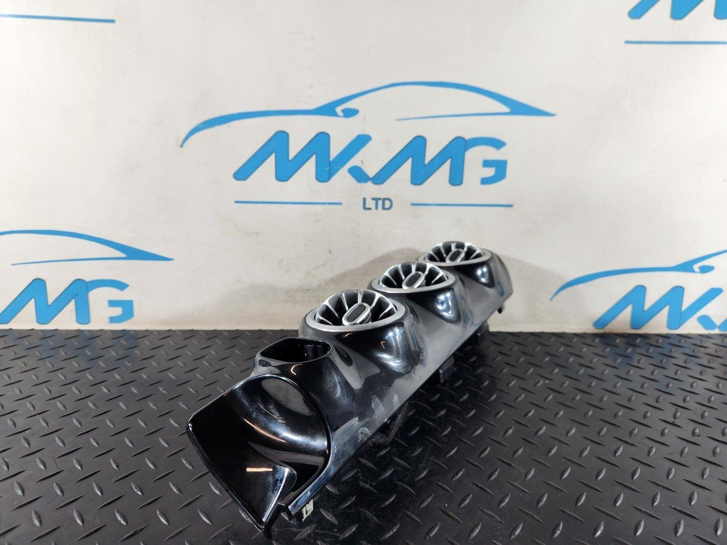 19-ON MERCEDES BENZ B CLASS W247 GENUINE DASHBOARD VENTS WITH LIGHTS A1779061104