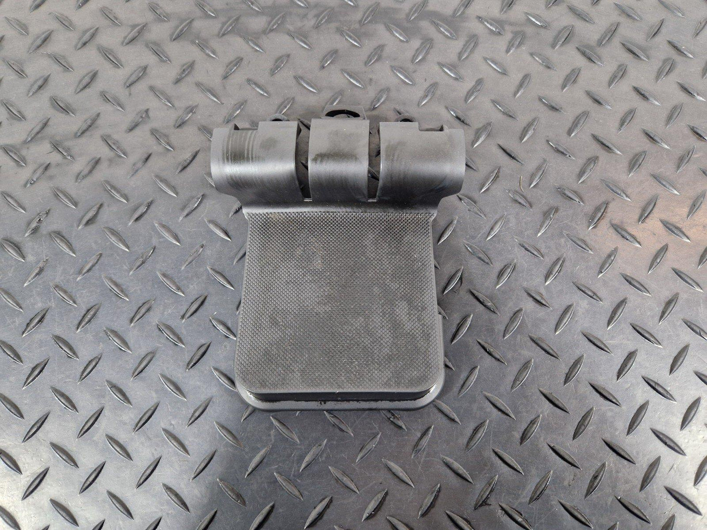 12-17 AUDI S5 CONVERTIBLE GENUINE REAR SEAT SEATBELT LOCK TRIM COVER 8F0857717