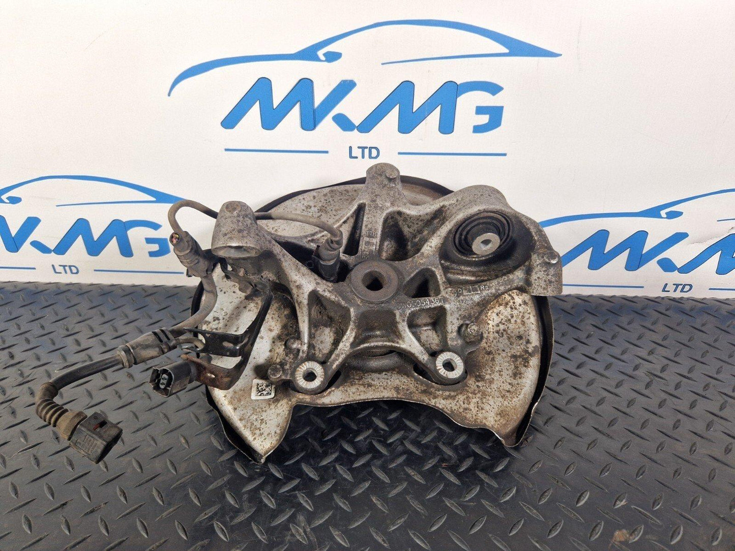 16-19 AUDI A4 B9 O/S/R REAR RIGHT WHEEL HUB & BEARING 8W0505436T 8W0615612