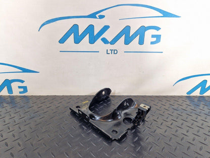 18-ON MERCEDES BENZ A CLASS W177 MAIN FLOOR LEFT SIDE N/S HOLDER BRACKET MOUNT