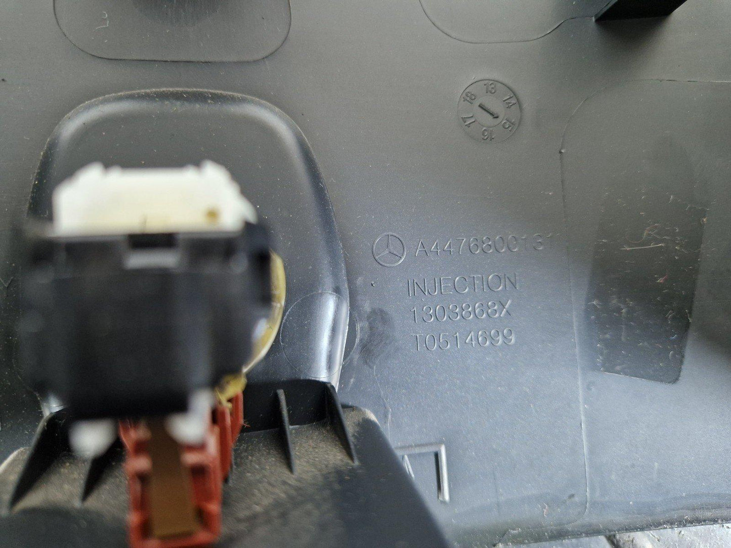 14-23 MERCEDES VITO W447 GENUINE CENTRE CONSOLE TRIM A4476800131