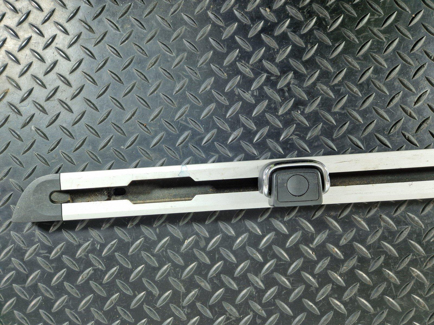 12-18 AUDI A6 C7 GENUINE LEFT N/S BOOT LUGGAGE COMPARTMENT MOUNT RAIL 4G9863555A