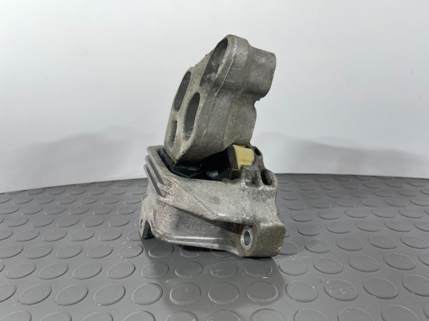 12-18 MERCEDES A B-CLASS W176 W246 LEFT ENGINE MOUNT A2462400217
