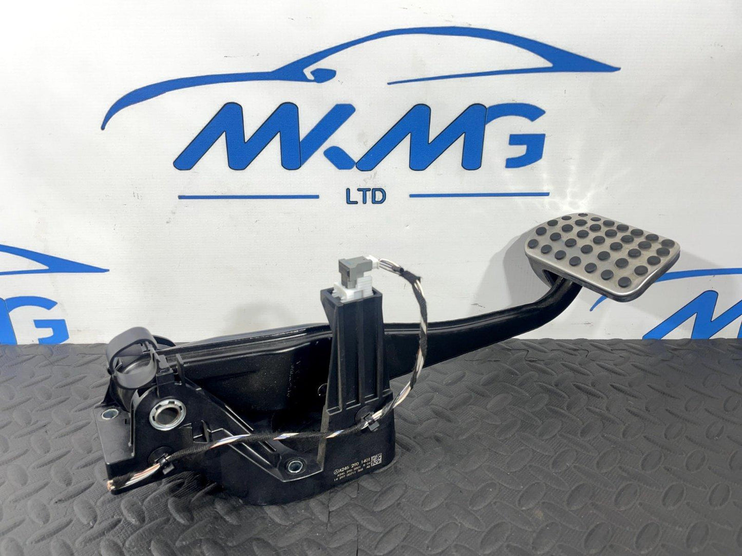 12-18 MERCEDES BENZ A CLA CLASS C117 W176 GENUINE BRAKE PEDAL A2462901401
