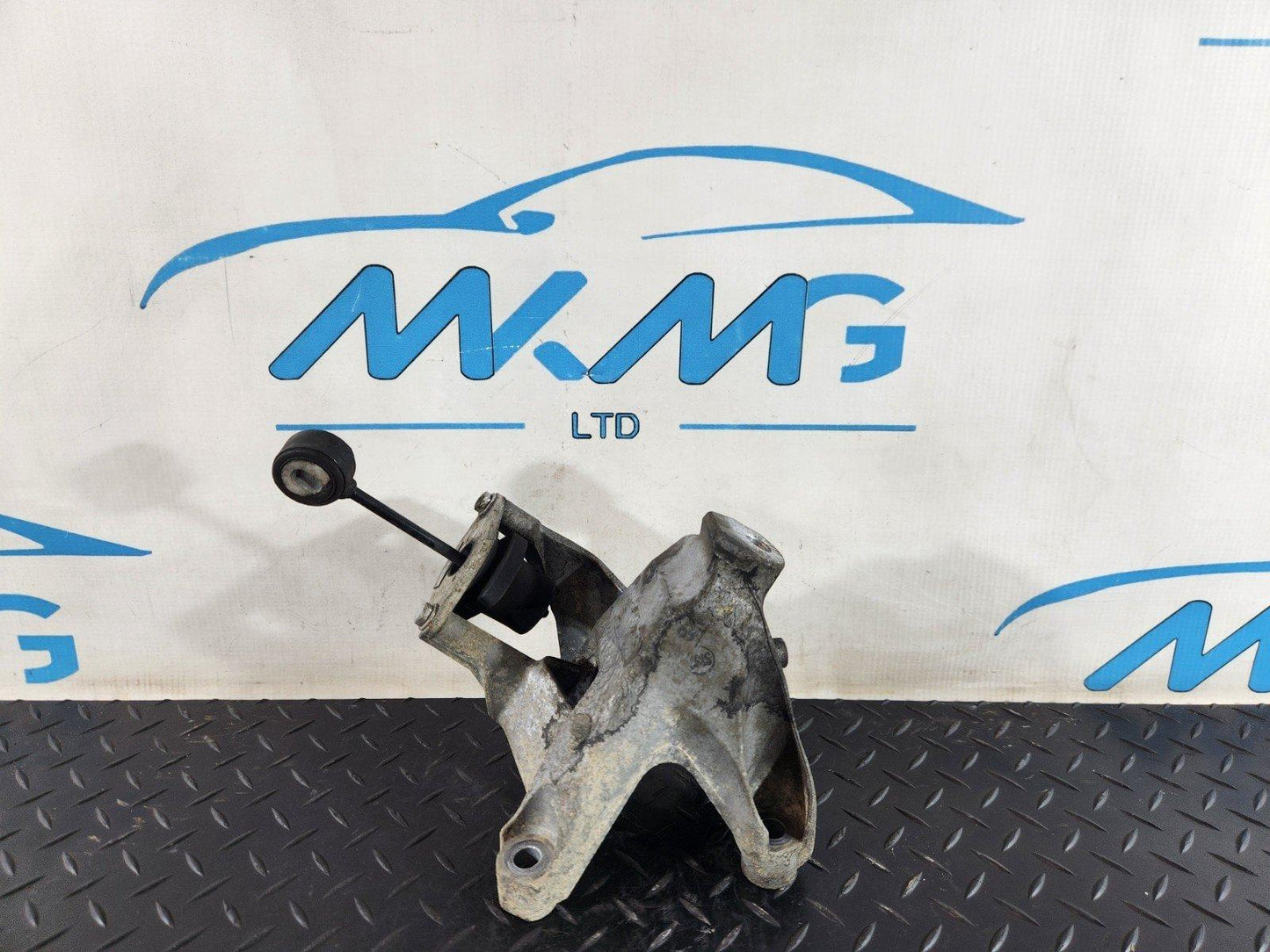 16-20 AUDI Q7 4M 3.0 DIESEL LEFT ENGINE MOUNT BRACKET 4M0199307AF