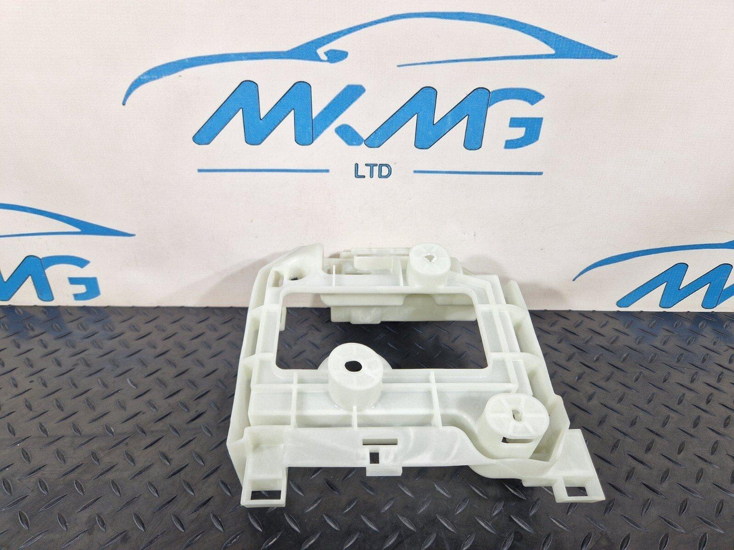 20-24 BMW 1 SERIES F40 GENUINE CURRENT DISTIBUTOR BRACKET HOLDER TRAY 6837044