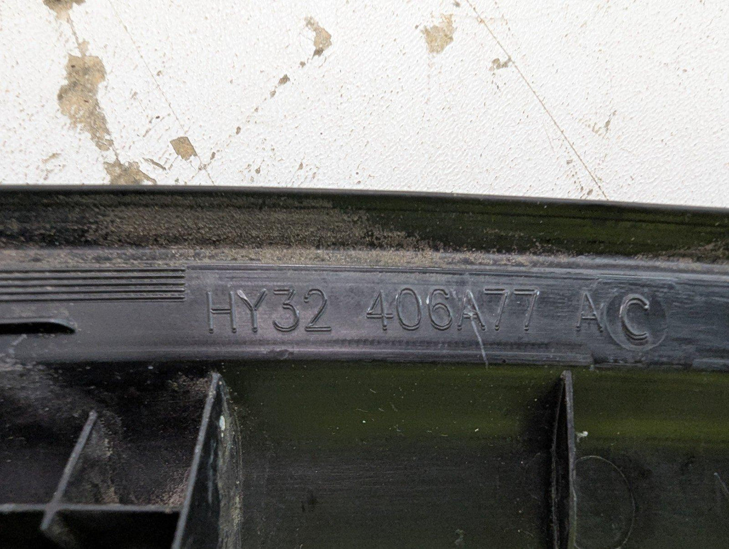 17-ON LAND ROVER DISCOVERY L462 LEFT SIDE REAR TAILGATE DRIP TRIM HY32-406A77-AC