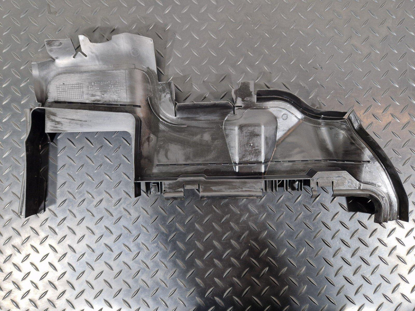 10-18 AUDI A7 4G S-LINE GENUINE FRONT LEFT RADIATOR AIR GUIDE 4G8121284AE