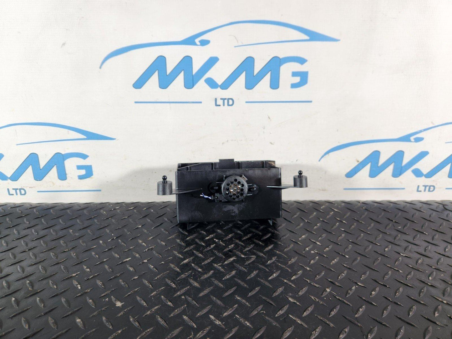 10-18 VW TOUAREG 7P PARKING AID SYSTEM CONTROL MODULE BRACKET 7P6907179