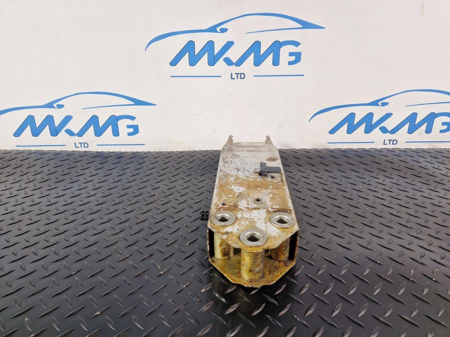 BMW 2 SERIES F22 GENUINE BRACKET 6924219