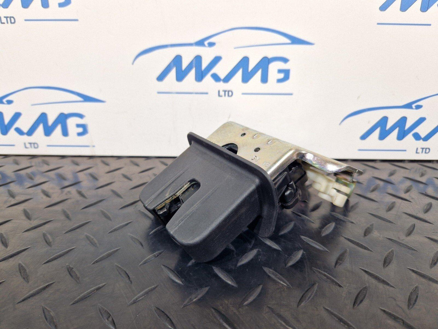 16-19 AUDI A4 B9 SALOON GENUINE TAILGATE LOCK MECHANISM OEM 3G0827503A