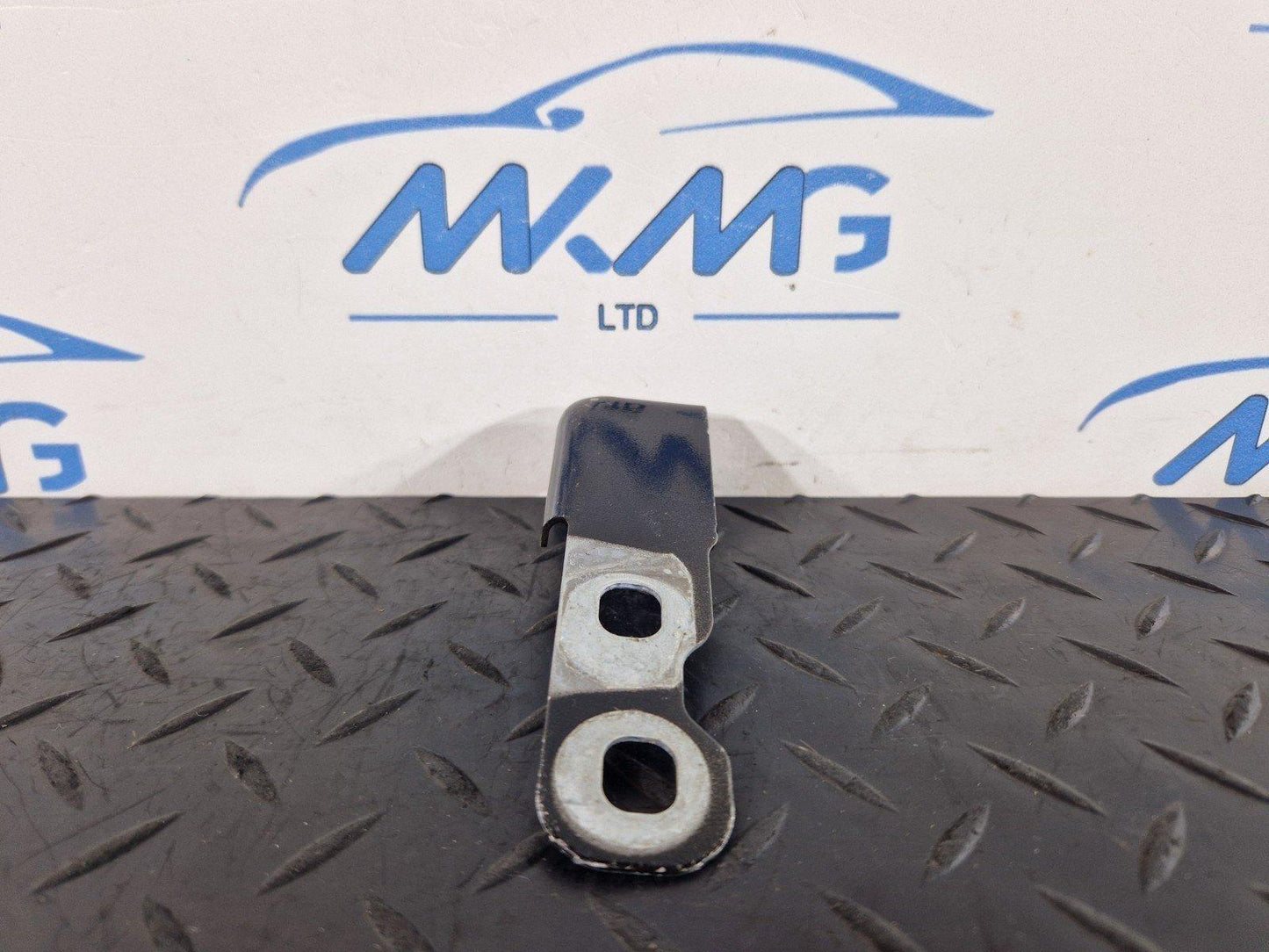 17-24 AUDI S5 F5 GENUINE FRONT RIGHT O/S WING FENDER BRACKET 8W6821434