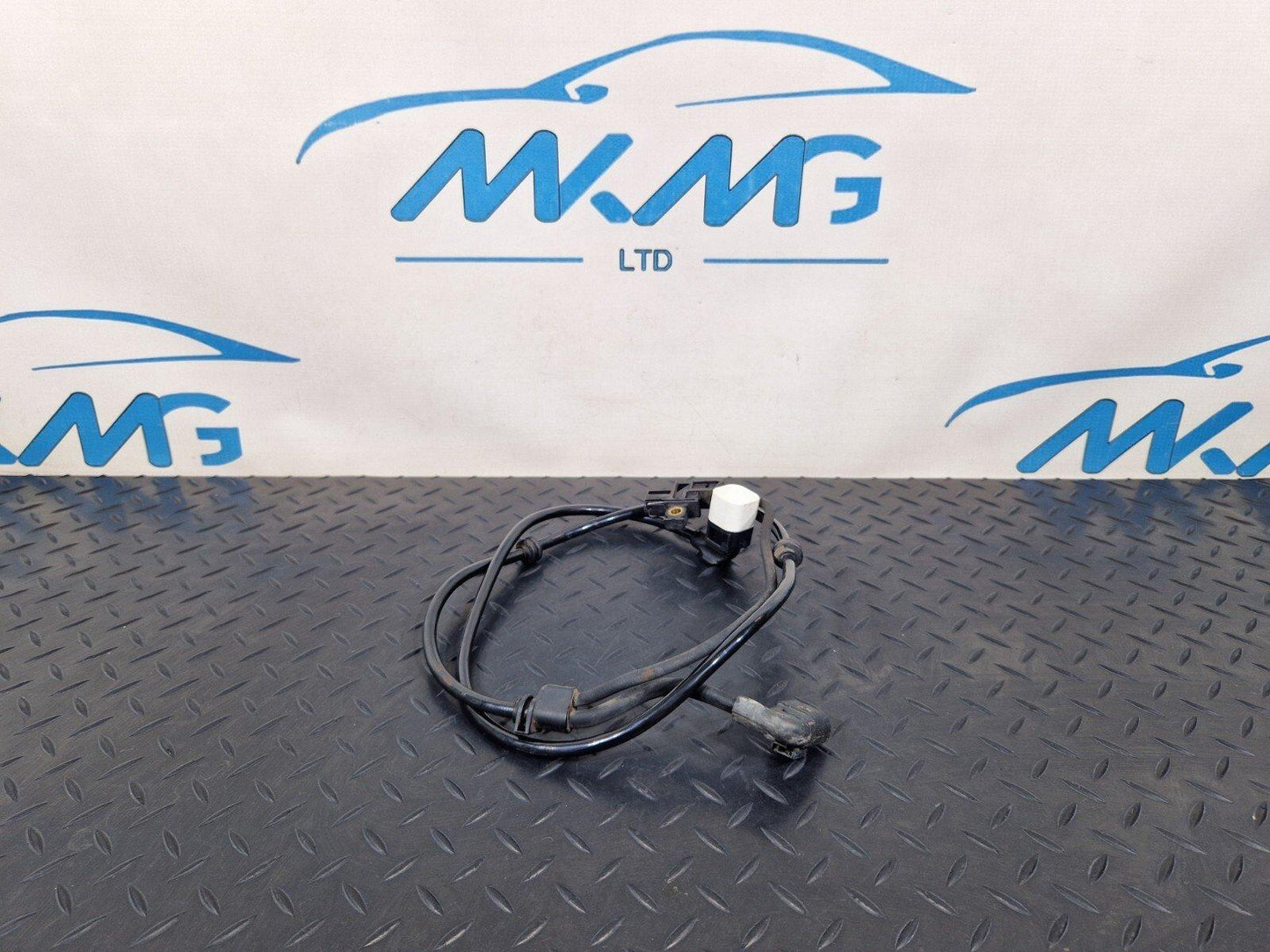 14-21 MERCEDES BENZ C200d W205 REAR RIGHT O/S PARKING BRAKE & BRAKE WEAR SENSOR