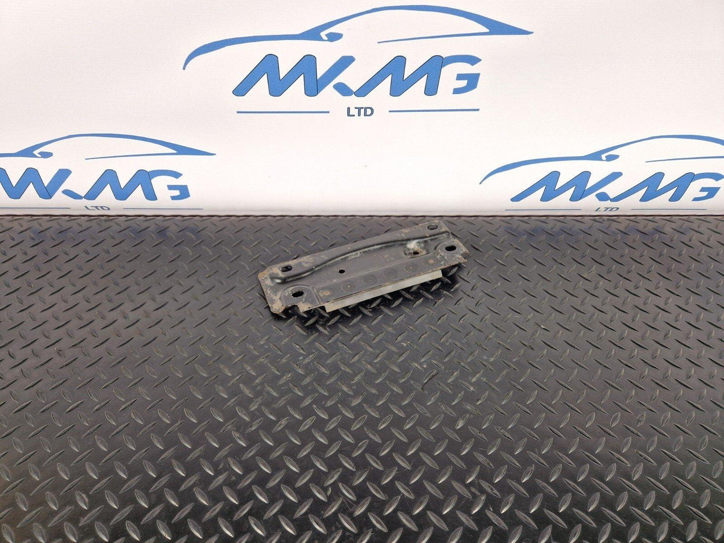 16-19 AUDI A4 B9 GENUINE MUFFLER MOUNT BRACKET PLATE 8W0803183A