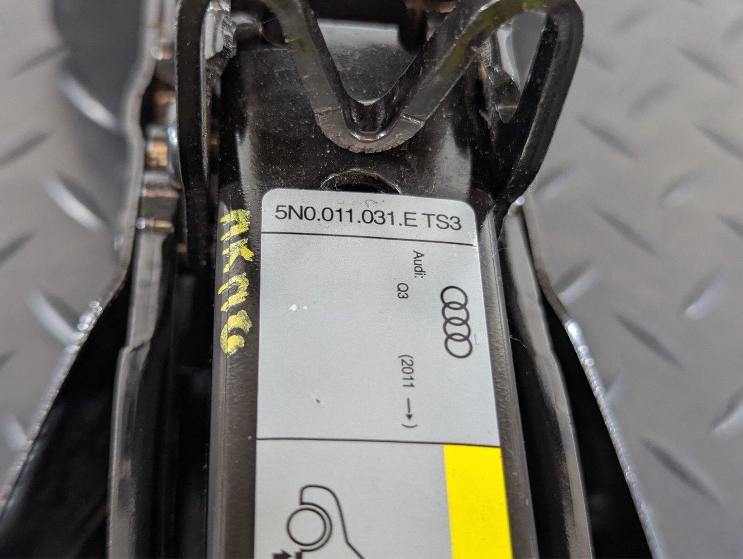 12-18 AUDI A6 C7 CAR LIFTING JACK 5N0011031E