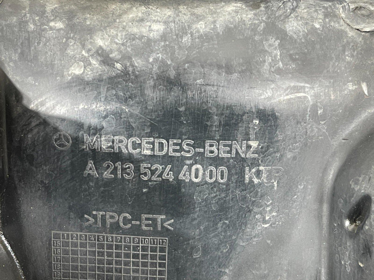 14-21 MERCEDES BENZ C300h W205 LEFT CENTER NOISE CAPSULE A2135244000