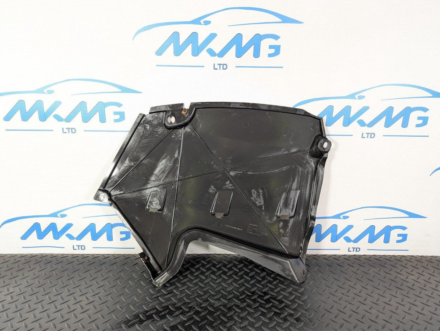 16-19 AUDI A4 B9 OEM REAR RIGHT SIDE O/S BODY UNDER TRAY SHIELD COVER 8W0825219A