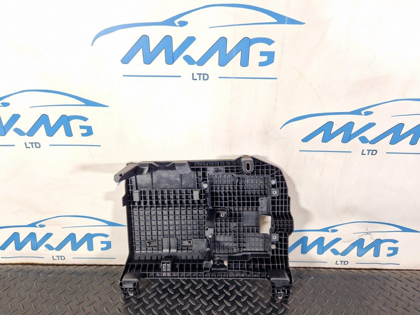18-ON MERCEDES BENZ A CLASS W177 SAM CONTROL UNIT BRAKET COVER TRIM A2475402506