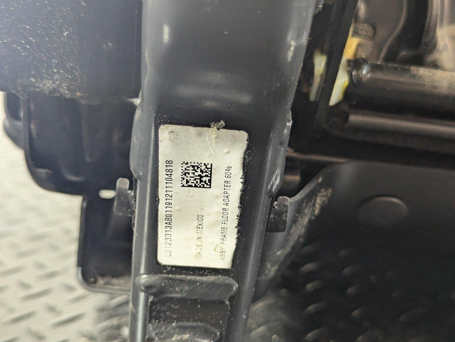 10-13 BMW X5 E70 LCI GENUINE REAR LEFT SEAT WITH ARM REST 6975461