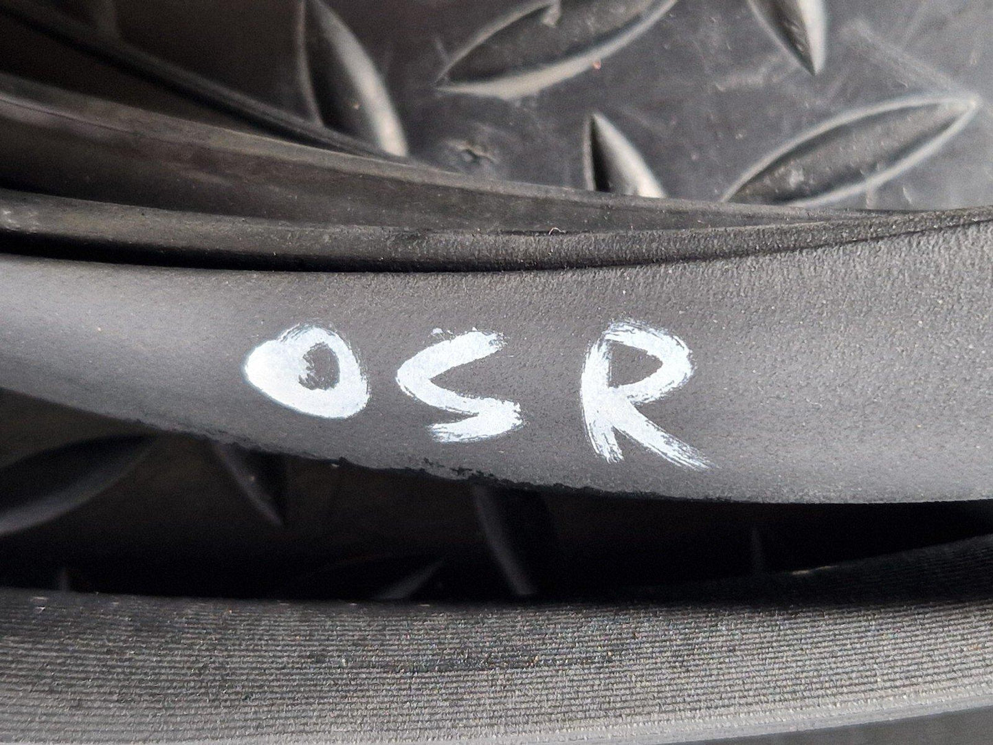 14-21 MERCEDES BENZ C200d W205 LEFT & RIGHT REAR DOOR SEAL GASKET A2056970251