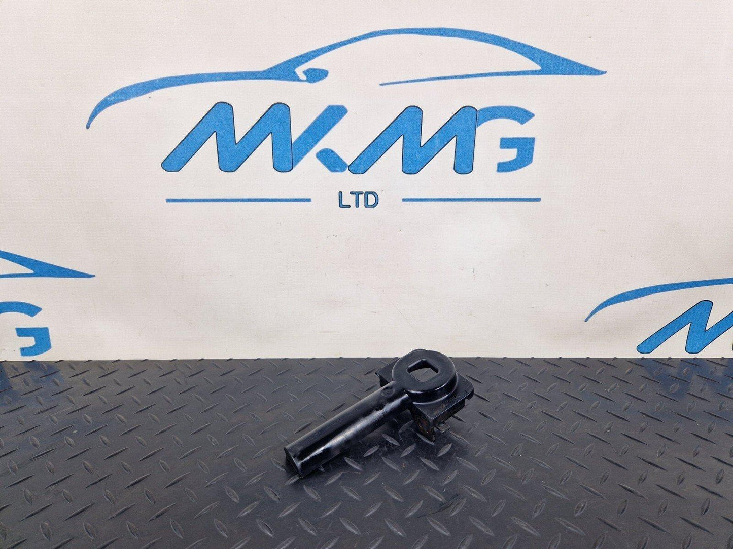 12-18 AUDI A6 C7 GENUINE COOLANT REGULATOR SUPPORT 4G0805201