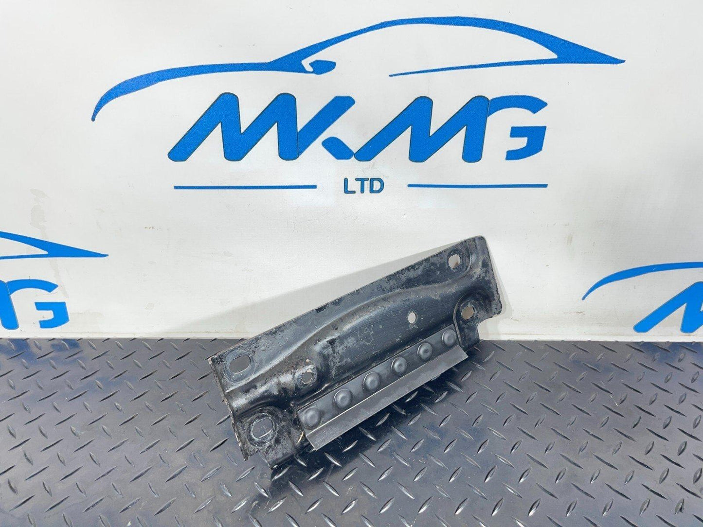 16-19 AUDI A4 B9 MUFFLER MOUNT BRACKET PLATE 8W0803183A