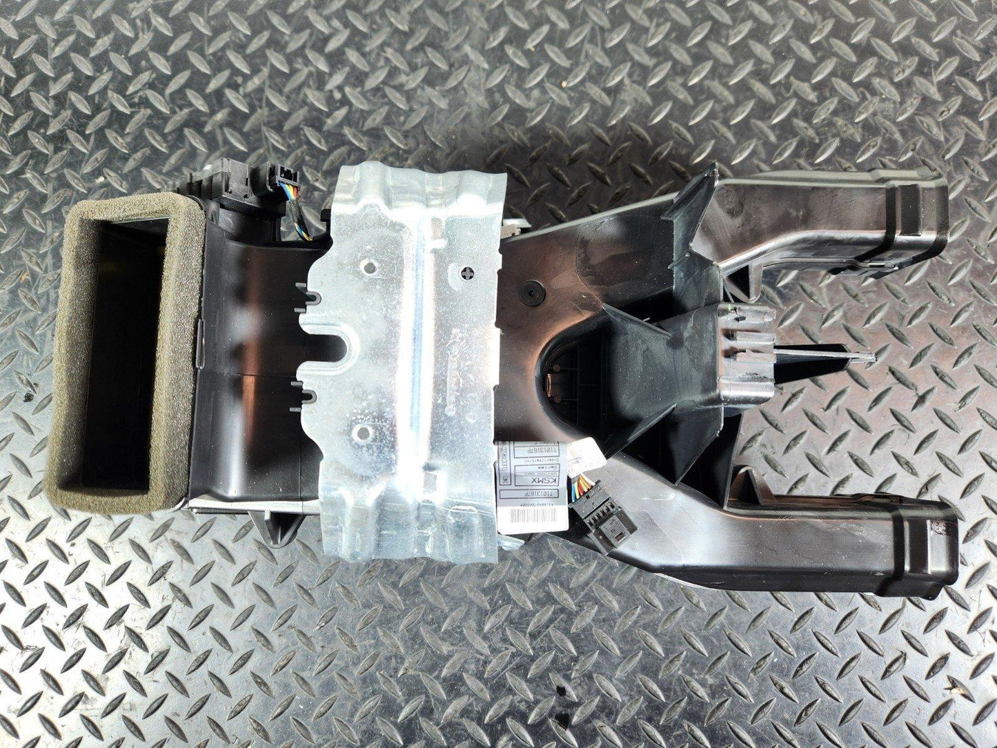 11-19 MERCEDES BENZ ML W166 AIR DISTRIBUTION AIR DUCT INTERIOR A1668301600