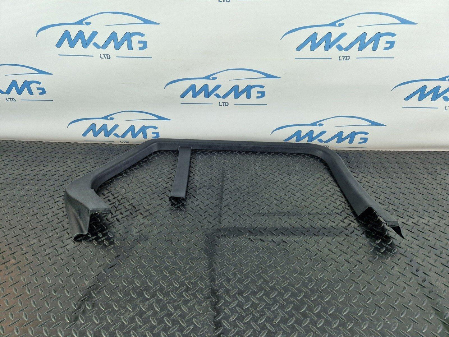 14-21 MERCEDES BENZ C300h W205 OEM REAR LEFT WINDOW TRIM A2057370371