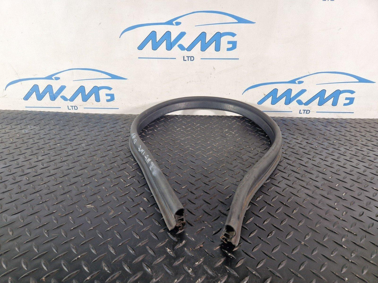 10-15 AUDI Q7 4L GENUINE BULK HEAD UNDER BONNET RUBBER SEAL 4L0823723