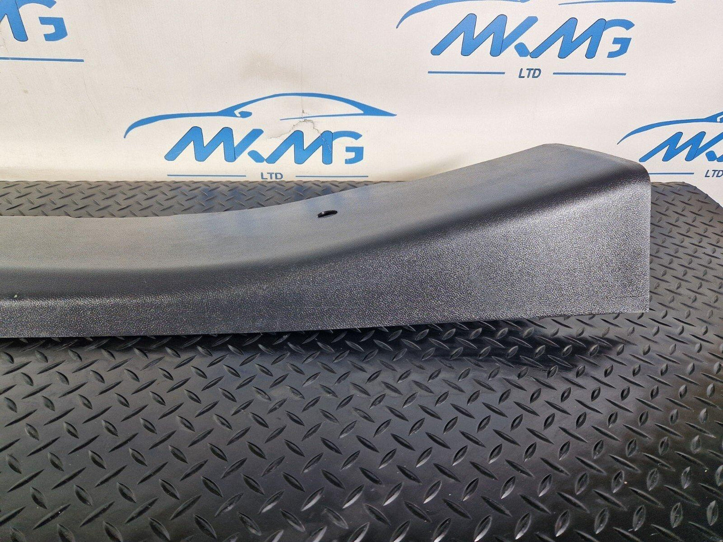 18ON MERCEDES BENZ SPRINTER W907 W910 RIGHT SIDE B PILLAR TRIM COVER A9076905200