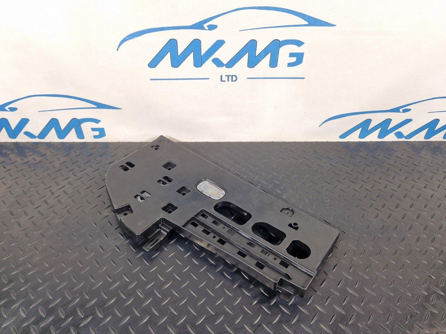 19-ON MERCEDES B CLASS W247 FRONT LEFT DASHBOARD LOWER TRIM COVER A2476809000