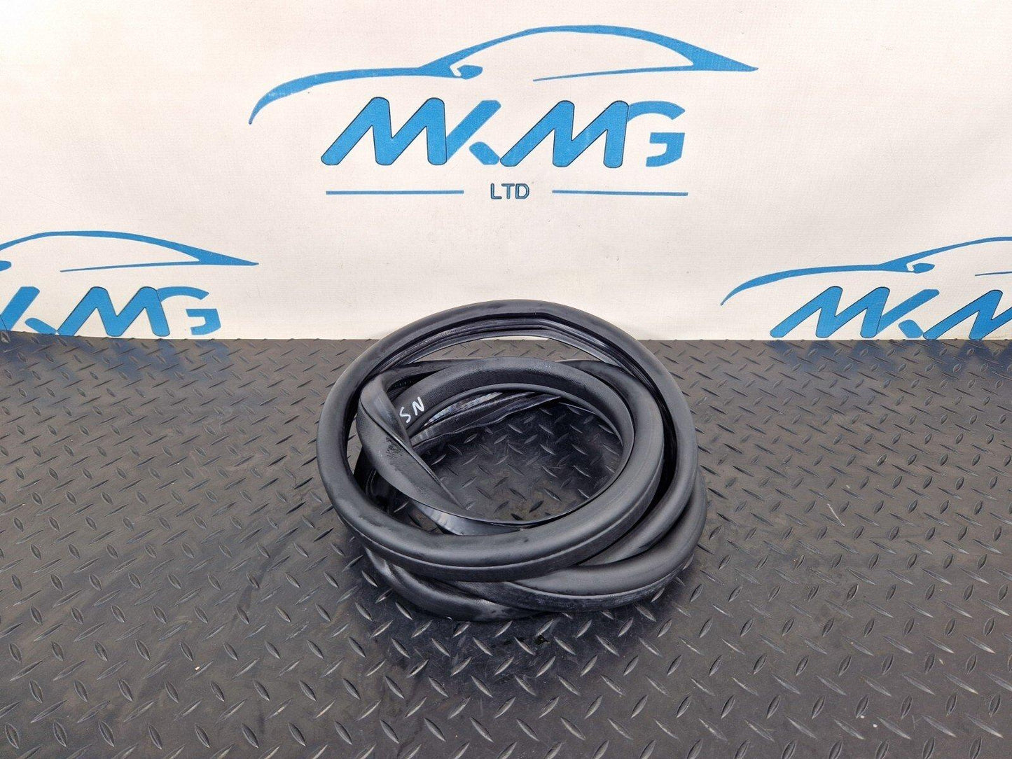 14-20 MERCEDES BENZ GLA X156 REAR DOOR RUBBER SEAL FITS LEFT & RIGHT A1566920176